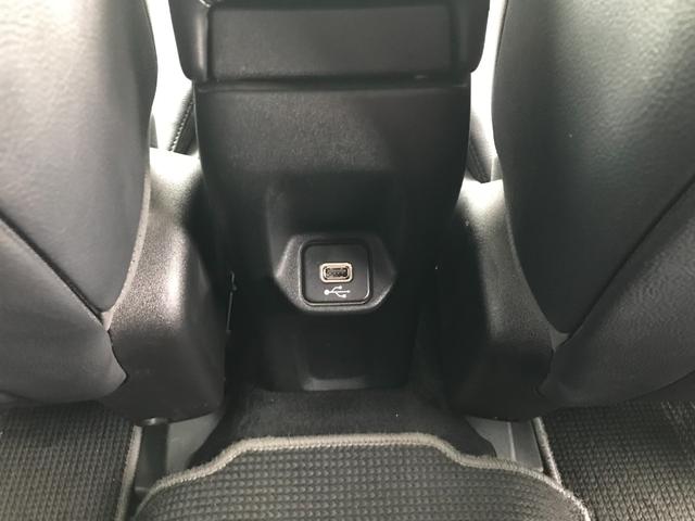 ジープ・レネゲード リミテッド 8.4インチUコネクトナビ バックカメラ ETC アダブティブクルーズコントロール ブラインドスポットモニター HIDライト F席パワーシート シートヒーター ステアリングヒーター プッシュスタート(24枚目)