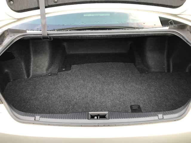 積み下ろしのしやすいデッキはたっぷりと荷物を積み込んでいただけます。遊びから仕事まで、様々なシーンで頼れます。