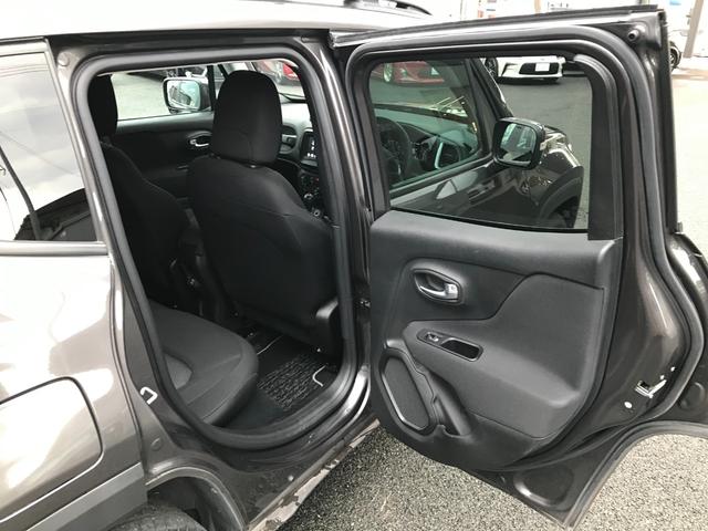 ジープ・レネゲード ロンジチュード ワンオーナー 純正ディスプレイオーディオ バックカメラ 純正16インチアルミ プッシュスタート Bluetooth ブラインドスポットモニター コーナーセンサー レーンアシスト クルーズコントロール(18枚目)