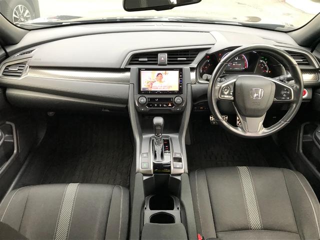 シビック ハッチバック　純正ナビ　フルセグＴＶ　バックカメラ　前後ドライブレコーダー　ＥＴＣ　クルーズコントロール　プッシュスタート　パドルシフト　衝突軽減　シートヒーター　レーンアシスト（10枚目）