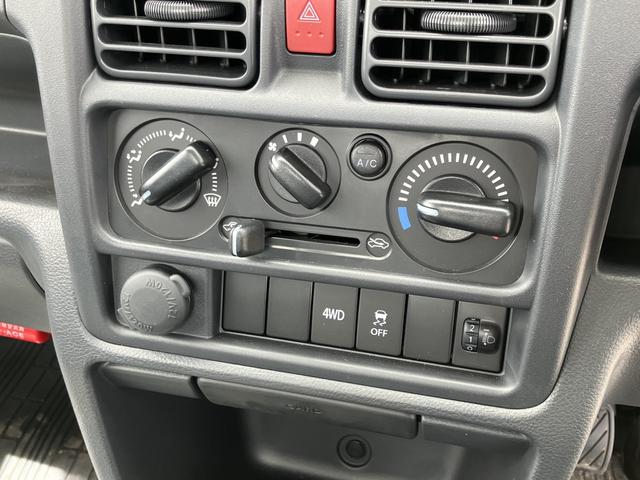 キャリイトラック 　４ＷＤ　軽トラック　ＭＴ　オートライト　ＥＳＣ　エアコン　運転席エアバッグ　助手席エアバッグ（6枚目）