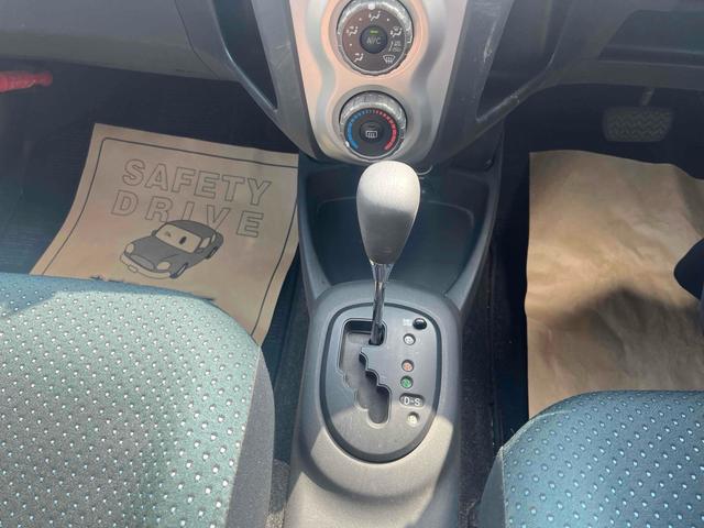 ヴィッツ Ｆ　スマートキー　電動格納ミラー　ＣＶＴ　衝突安全ボディ　ＡＢＳ　ＣＤ　エアコン　パワーステアリング　パワーウィンドウ（5枚目）