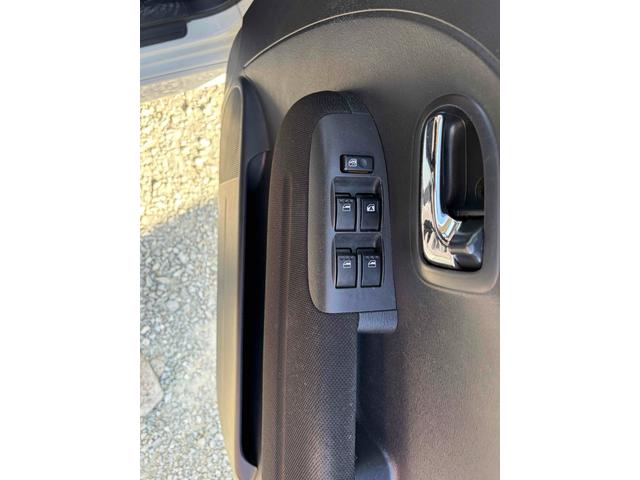 タント カスタムＬ　ＨＩＤ　キーレスエントリー　電動格納ミラー　ベンチシート　ＡＴ　盗難防止システム　ＡＢＳ　ＣＤ　ＭＤ　衝突安全ボディ　エアコン　パワーステアリング（17枚目）