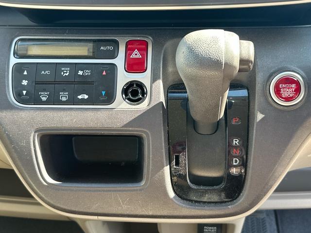 発進時や後退時に必ず操作するレバーです。操作のしやすさが肝になってきます。ぜひ一度体感してください。