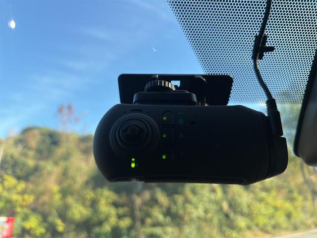 TOYOTA NOAH HYBRID SI WxB III