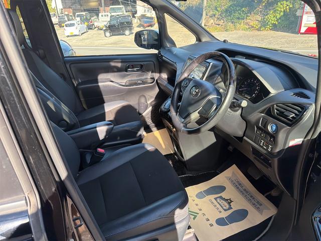 TOYOTA NOAH HYBRID SI WxB III