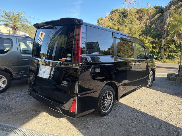 TOYOTA NOAH HYBRID SI WxB III