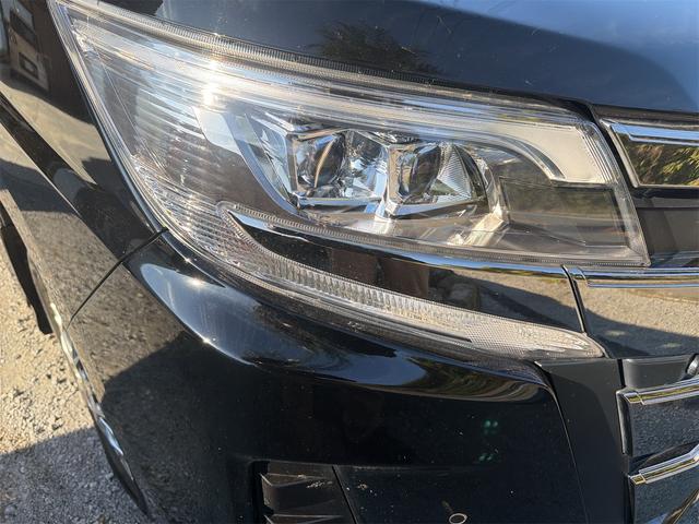 TOYOTA NOAH HYBRID SI WxB III