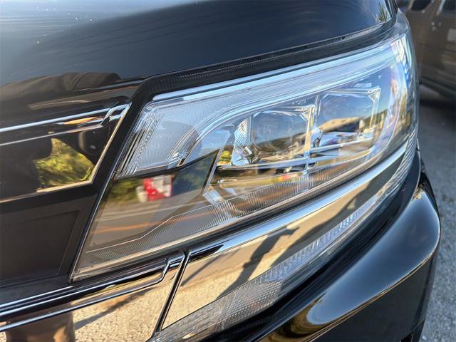 TOYOTA NOAH HYBRID SI WxB III