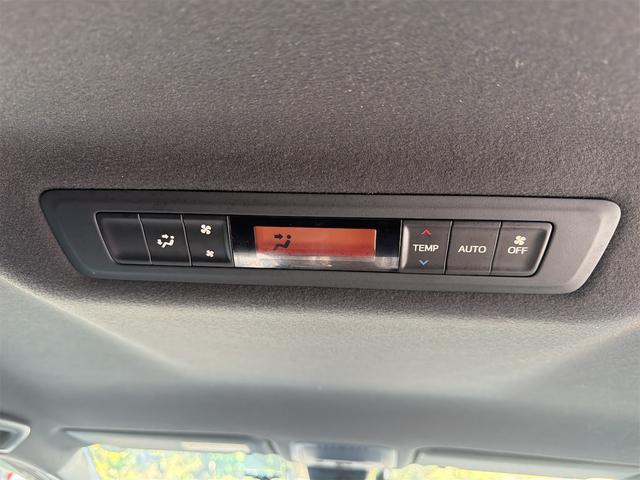 TOYOTA NOAH HYBRID SI WxB III