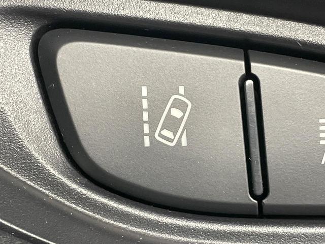 ヴィッツ Ｆ　セーフティーエディションＩＩ　衝突軽減装置　ＳＤナビ　ＥＴＣ　スマートキー　コーナーセンサー　車線逸脱警報　禁煙車　アイドリングストップ　電動格納ミラー　ＣＤ再生　オートマチックハイビーム（5枚目）