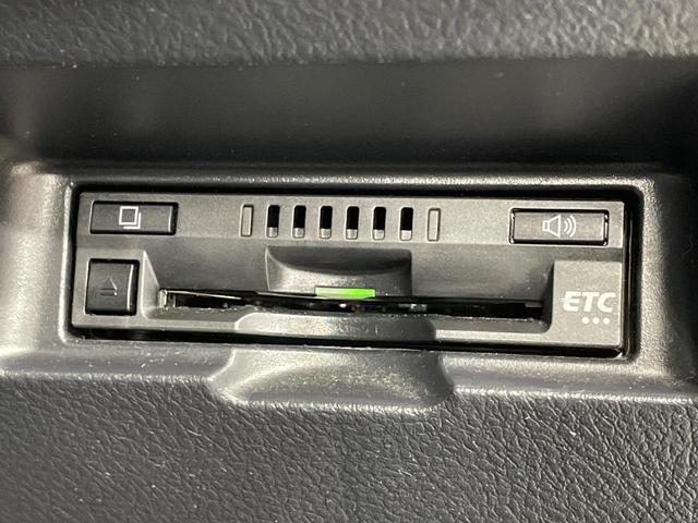 ヴィッツ Ｆ　セーフティーエディションＩＩ　衝突軽減装置　ＳＤナビ　ＥＴＣ　スマートキー　コーナーセンサー　車線逸脱警報　禁煙車　アイドリングストップ　電動格納ミラー　ＣＤ再生　オートマチックハイビーム（7枚目）