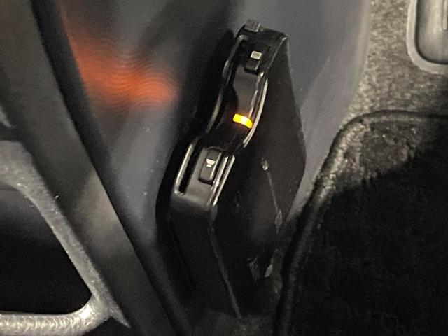 ノア Ｓｉ　純正ナビ　バックカメラ　片側電動スライド　ＬＥＤヘッド　純正１６インチＡＷ　オートエアコン　ＥＴＣ　スマートキー　ドラレコ　純正革巻きステアリング　８人（39枚目）