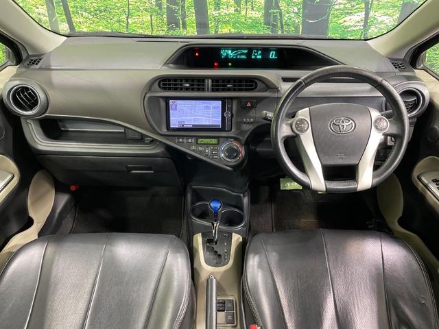 アクア G 純正ナビ バックカメラ 前席シートヒーター スマートキー LEDヘッド ETC オートライト オートエアコン 純正15インチアルミ Bluetooth CD DVD再生 フルセグ 革巻きステアリング(2枚目)