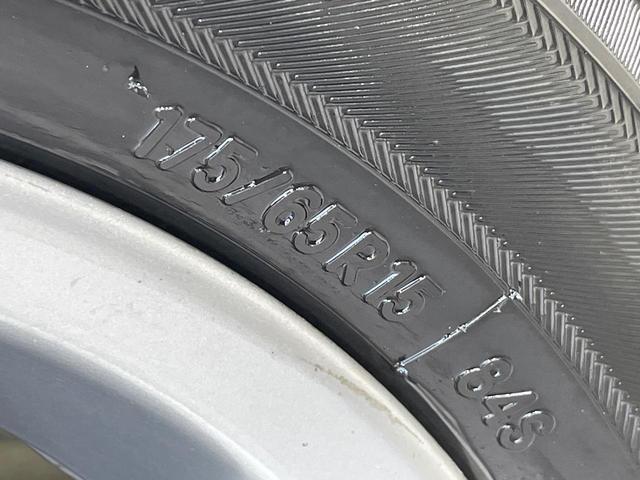 アクア G 純正ナビ バックカメラ 前席シートヒーター スマートキー LEDヘッド ETC オートライト オートエアコン 純正15インチアルミ Bluetooth CD DVD再生 フルセグ 革巻きステアリング(29枚目)