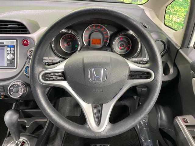 フィット G・10thアニバーサリー 純正SDナビ 禁煙車 スマートキー LEDヘッド オートライト CD DVD再生 地デジ(11枚目)