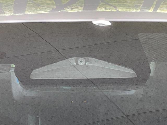 プリウス Ｚ　純正１２インチナビ　全周囲カメラ　衝突被害軽減システム　レーダークルーズ　禁煙車　前席シートエアコン　コーナーセンサー　スマートキー　ＬＥＤヘッドライト　ＥＴＣ２．０　オートハイビーム（5枚目）