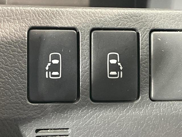 ノア Ｓ　両側電動ドア　純正ＨＤＤナビ　後席モニター　バックカメラ　禁煙車　スマートキー　ＨＩＤヘッド　ビルトインＥＴＣ　デュアルエアコン　ＣＤ　ＤＶＤ再生　地デジ（3枚目）