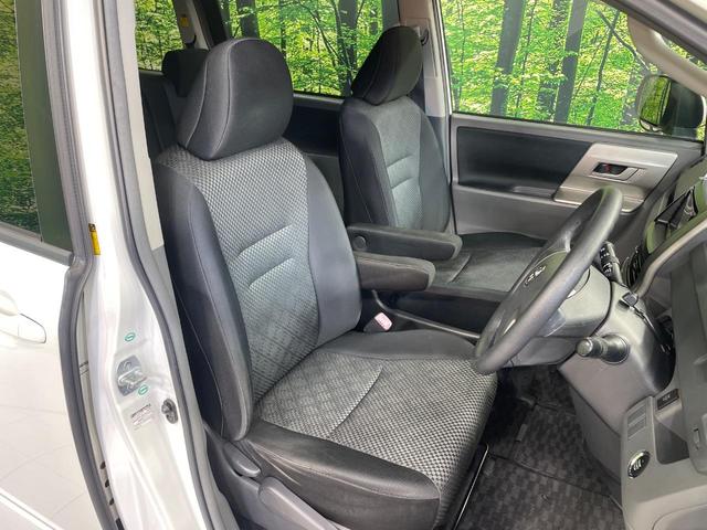 ノア Ｓ　両側電動ドア　純正ＨＤＤナビ　後席モニター　バックカメラ　禁煙車　スマートキー　ＨＩＤヘッド　ビルトインＥＴＣ　デュアルエアコン　ＣＤ　ＤＶＤ再生　地デジ（7枚目）