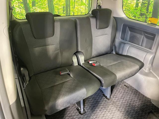 ノア Ｓ　両側電動ドア　純正ＨＤＤナビ　後席モニター　バックカメラ　禁煙車　スマートキー　ＨＩＤヘッド　ビルトインＥＴＣ　デュアルエアコン　ＣＤ　ＤＶＤ再生　地デジ（9枚目）