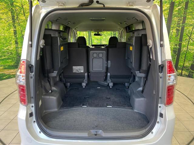 ノア Ｓ　両側電動ドア　純正ＨＤＤナビ　後席モニター　バックカメラ　禁煙車　スマートキー　ＨＩＤヘッド　ビルトインＥＴＣ　デュアルエアコン　ＣＤ　ＤＶＤ再生　地デジ（10枚目）