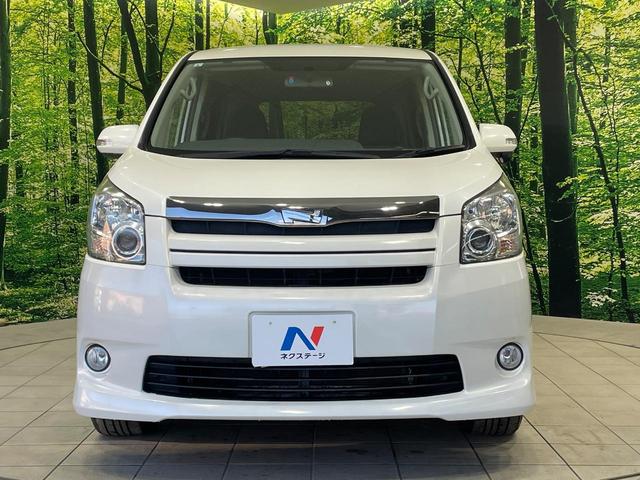 ノア Ｓ　両側電動ドア　純正ＨＤＤナビ　後席モニター　バックカメラ　禁煙車　スマートキー　ＨＩＤヘッド　ビルトインＥＴＣ　デュアルエアコン　ＣＤ　ＤＶＤ再生　地デジ（14枚目）