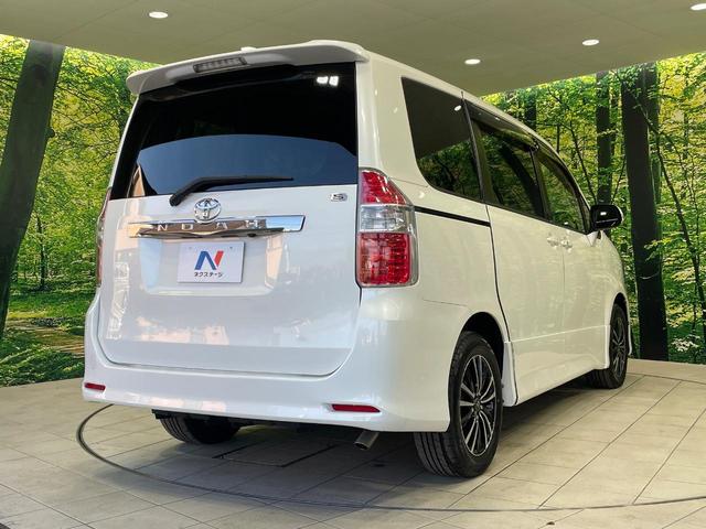 ノア Ｓ　両側電動ドア　純正ＨＤＤナビ　後席モニター　バックカメラ　禁煙車　スマートキー　ＨＩＤヘッド　ビルトインＥＴＣ　デュアルエアコン　ＣＤ　ＤＶＤ再生　地デジ（17枚目）