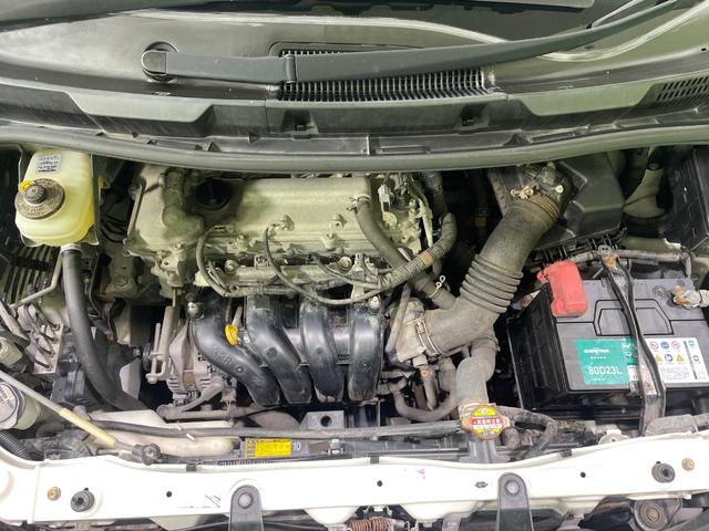 ノア Ｓ　両側電動ドア　純正ＨＤＤナビ　後席モニター　バックカメラ　禁煙車　スマートキー　ＨＩＤヘッド　ビルトインＥＴＣ　デュアルエアコン　ＣＤ　ＤＶＤ再生　地デジ（18枚目）