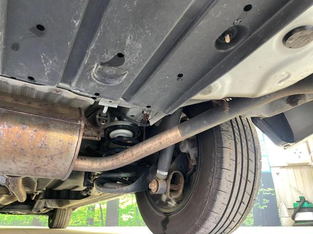 ノア Ｓ　両側電動ドア　純正ＨＤＤナビ　後席モニター　バックカメラ　禁煙車　スマートキー　ＨＩＤヘッド　ビルトインＥＴＣ　デュアルエアコン　ＣＤ　ＤＶＤ再生　地デジ（21枚目）