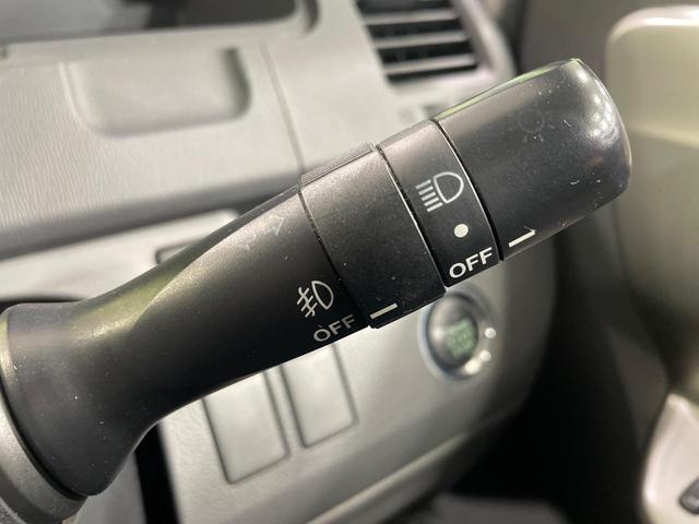 ノア Ｓ　両側電動ドア　純正ＨＤＤナビ　後席モニター　バックカメラ　禁煙車　スマートキー　ＨＩＤヘッド　ビルトインＥＴＣ　デュアルエアコン　ＣＤ　ＤＶＤ再生　地デジ（35枚目）