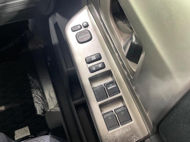 ノア Ｓ　両側電動ドア　純正ＨＤＤナビ　後席モニター　バックカメラ　禁煙車　スマートキー　ＨＩＤヘッド　ビルトインＥＴＣ　デュアルエアコン　ＣＤ　ＤＶＤ再生　地デジ（52枚目）