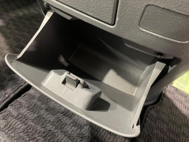 ノア Ｓ　両側電動ドア　純正ＨＤＤナビ　後席モニター　バックカメラ　禁煙車　スマートキー　ＨＩＤヘッド　ビルトインＥＴＣ　デュアルエアコン　ＣＤ　ＤＶＤ再生　地デジ（53枚目）