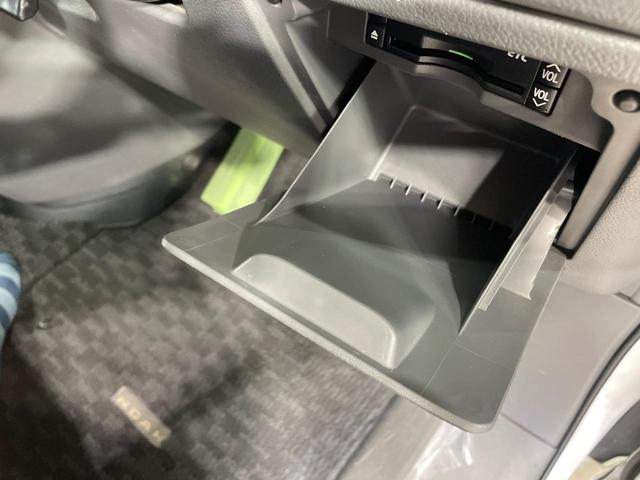 ノア Ｓ　両側電動ドア　純正ＨＤＤナビ　後席モニター　バックカメラ　禁煙車　スマートキー　ＨＩＤヘッド　ビルトインＥＴＣ　デュアルエアコン　ＣＤ　ＤＶＤ再生　地デジ（57枚目）