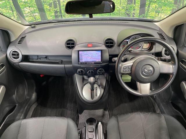 デミオ 13C-V スマートエディションII 純正ナビ バックカメラ 禁煙車 コーナーセンサー スマートキー HIDヘッド オートライト Bluetooth CD DVD再生 フルセグ ステアリングスイッチ フォグライト 電動格納ミラー(2枚目)