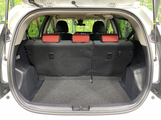 アクア S 純正SDナビ バックカメラ 衝突被害軽減システム 禁煙車 ドラレコ ビルトインETC オートハイビーム 車線逸脱警報 オートエアコン Bluetooth 地デジ(33枚目)