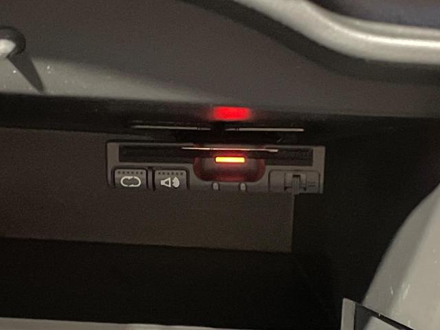 ノート ｅ－パワー　Ｘ　純正ＳＤナビ　全周囲カメラ　衝突被害軽減システム　禁煙車　ドラレコ　コーナーセンサー　スマートキー　ＥＴＣ　車線逸脱警報　オートライト　オートエアコン　純正オプション１４インチＡＷ　Ｂｌｕｅｔｏｏｔｈ（7枚目）