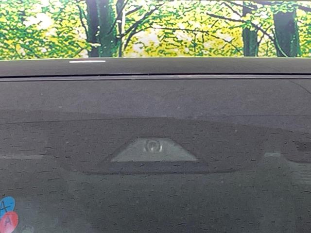 【トヨタセーフティセンス】走行中に前方の車両等を認識し、衝突しそうな時は警報とブレーキで衝突回避と被害軽減をアシスト。より安全にドライブをお楽しみいただけます。