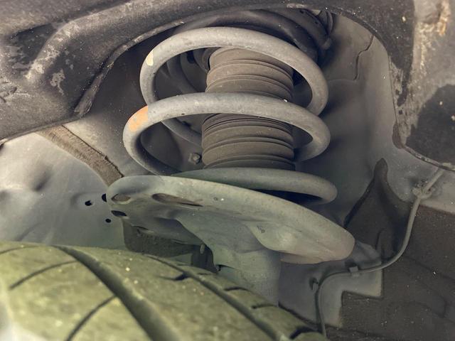 お車を安心してお乗りいただく為には、足回りの定期点検が欠かせません。サービスサポート（有償保証）では無料点検もご提供しており、安心のカーライフをお過ごしいただけるサポート体制が整っています。