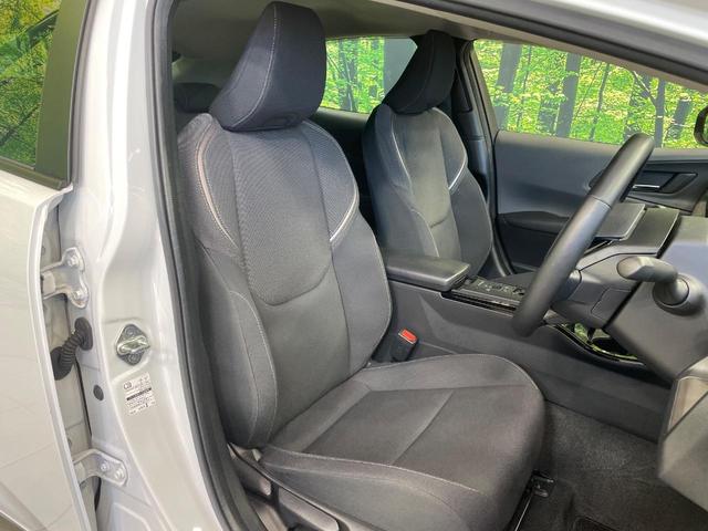 プリウス Ｇ　バックカメラ　衝突軽減　純正８インチディスプレイオーディオ　レーダークルーズ　禁煙車　ドラレコ　コーナーセンサー　スマートキー　ＬＥＤヘッド　ＥＴＣ　オートハイビーム　車線逸脱警報　オートライト（8枚目）