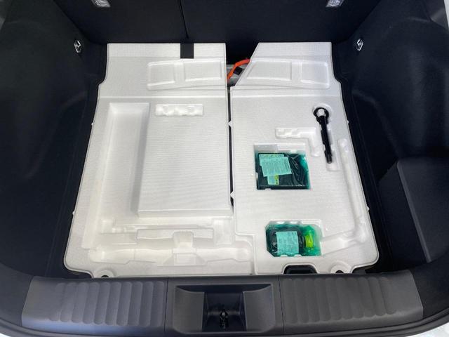 プリウス Ｇ　バックカメラ　衝突軽減　純正８インチディスプレイオーディオ　レーダークルーズ　禁煙車　ドラレコ　コーナーセンサー　スマートキー　ＬＥＤヘッド　ＥＴＣ　オートハイビーム　車線逸脱警報　オートライト（41枚目）