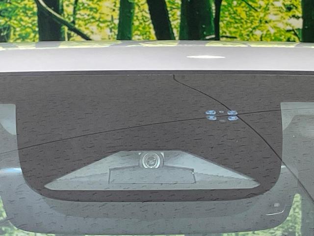 ヴェゼル ｅ：ＨＥＶ　Ｚ　純正９型ナビ　バックカメラ　衝突被害軽減システム　レーダークルーズ　禁煙車　電動リアゲート　コーナーセンサー　スマートキー　ＬＥＤヘッド　ＥＴＣ２．０　オートライト　デュアルエアコン（5枚目）