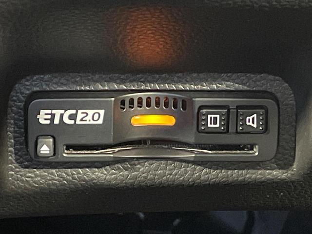 ヴェゼル ｅ：ＨＥＶ　Ｚ　純正９型ナビ　バックカメラ　衝突被害軽減システム　レーダークルーズ　禁煙車　電動リアゲート　コーナーセンサー　スマートキー　ＬＥＤヘッド　ＥＴＣ２．０　オートライト　デュアルエアコン（7枚目）