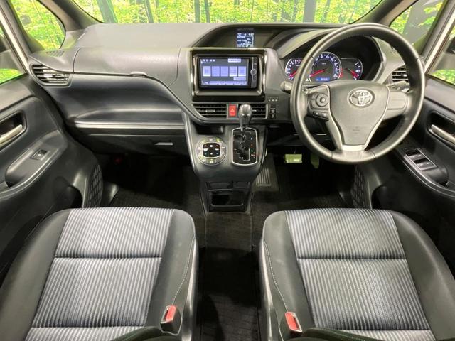 ヴォクシー ＺＳ　両側電動ドア　純正ナビ　フリップダウンモニター　バックカメラ　禁煙車　ドラレコ　スマートキー　ＬＥＤヘッド　ＥＴＣ　オートライト　デュアルエアコン　純正１６インチアルミ　Ｂｌｕｅｔｏｏｔｈ　ＤＶＤ再生（2枚目）