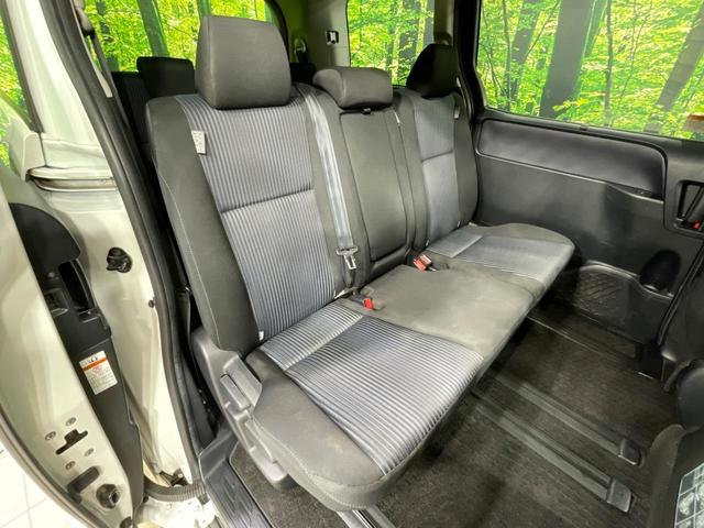 ヴォクシー ＺＳ　両側電動ドア　純正ナビ　フリップダウンモニター　バックカメラ　禁煙車　ドラレコ　スマートキー　ＬＥＤヘッド　ＥＴＣ　オートライト　デュアルエアコン　純正１６インチアルミ　Ｂｌｕｅｔｏｏｔｈ　ＤＶＤ再生（8枚目）