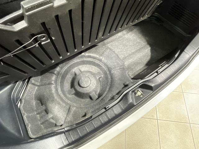 ヴォクシー ＺＳ　両側電動ドア　純正ナビ　フリップダウンモニター　バックカメラ　禁煙車　ドラレコ　スマートキー　ＬＥＤヘッド　ＥＴＣ　オートライト　デュアルエアコン　純正１６インチアルミ　Ｂｌｕｅｔｏｏｔｈ　ＤＶＤ再生（49枚目）