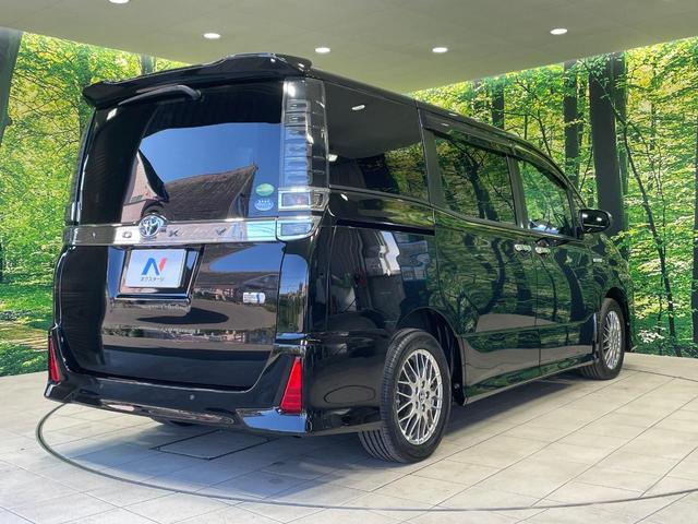 ヴォクシー ハイブリッドＺＳ　煌ＩＩ　両側電動ドア　フリップダウンモニター　１０型ナビ　バックカメラ　衝突軽減装置　禁煙車　前席シートヒーター　ドラレコ　コーナーセンサー　スマートキー　ＬＥＤヘッド　ＥＴＣ　クルコン　オートハイビーム（17枚目）