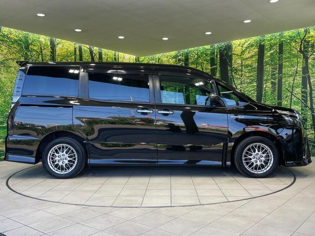 ヴォクシー ハイブリッドＺＳ　煌ＩＩ　両側電動ドア　フリップダウンモニター　１０型ナビ　バックカメラ　衝突軽減装置　禁煙車　前席シートヒーター　ドラレコ　コーナーセンサー　スマートキー　ＬＥＤヘッド　ＥＴＣ　クルコン　オートハイビーム（27枚目）