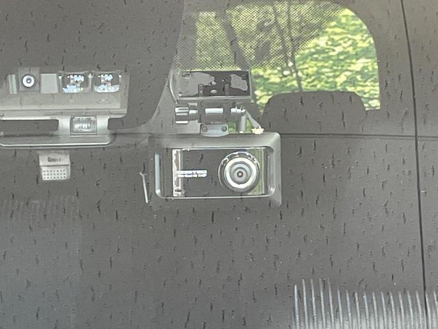 ヴォクシー ハイブリッドＺＳ　煌ＩＩ　両側電動ドア　フリップダウンモニター　１０型ナビ　バックカメラ　衝突軽減装置　禁煙車　前席シートヒーター　ドラレコ　コーナーセンサー　スマートキー　ＬＥＤヘッド　ＥＴＣ　クルコン　オートハイビーム（34枚目）