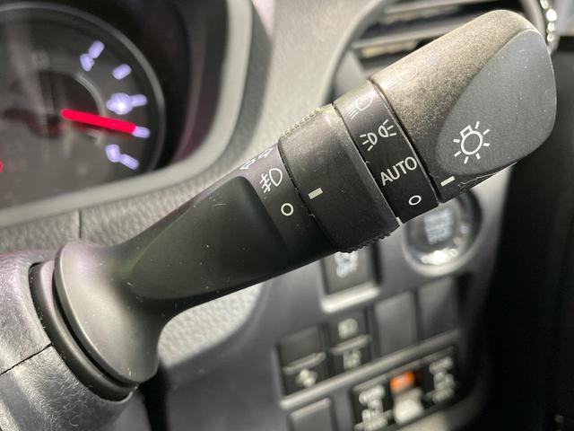 ノア Si ダブルバイビー 両側電動ドア 純正10型ナビ 後席モニター バックカメラ 衝突被害軽減システム 禁煙車 コーナーセンサー スマートキー LEDヘッド クルコン オートハイビーム 車線逸脱警報 オートライト(40枚目)