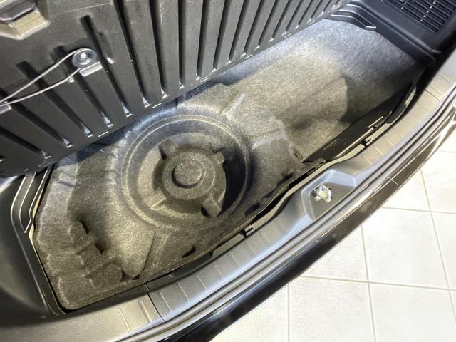 ノア Si ダブルバイビー 両側電動ドア 純正10型ナビ 後席モニター バックカメラ 衝突被害軽減システム 禁煙車 コーナーセンサー スマートキー LEDヘッド クルコン オートハイビーム 車線逸脱警報 オートライト(53枚目)